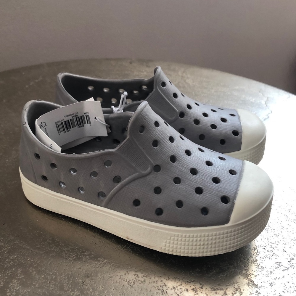 BNWT Old navy water shoes size 6